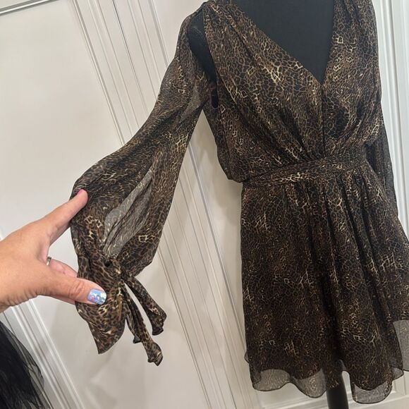 Kurt Thomas Silk Leopard Print Dress with Slit Sleeves Size 8 - Picture 2 of 9